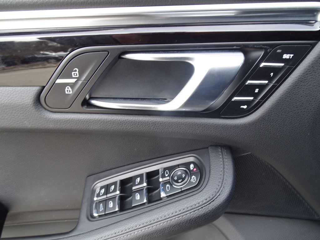 Vehicle image 12 of 30