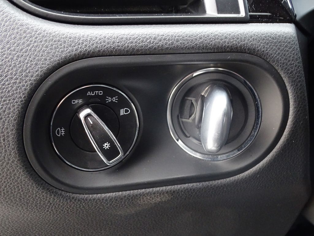 Vehicle image 13 of 30