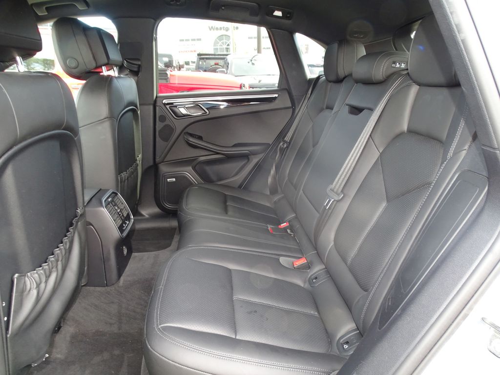 Vehicle image 8 of 30