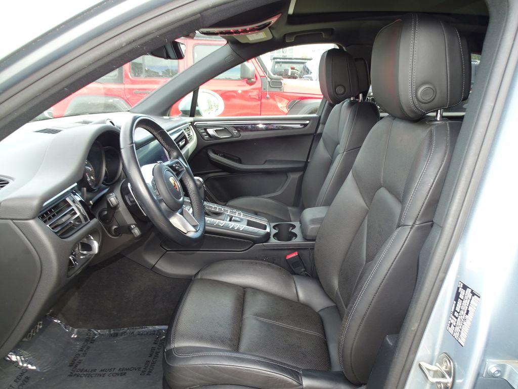 Vehicle image 7 of 30
