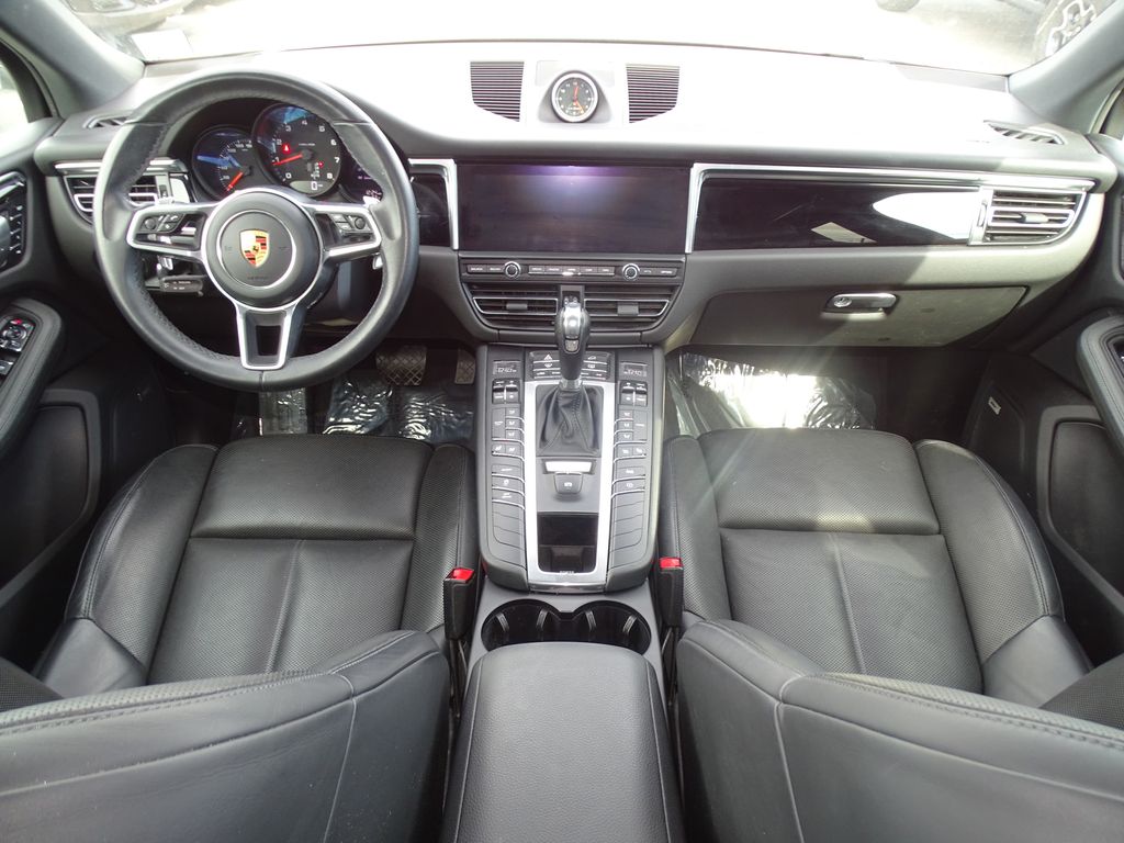 Vehicle image 23 of 30