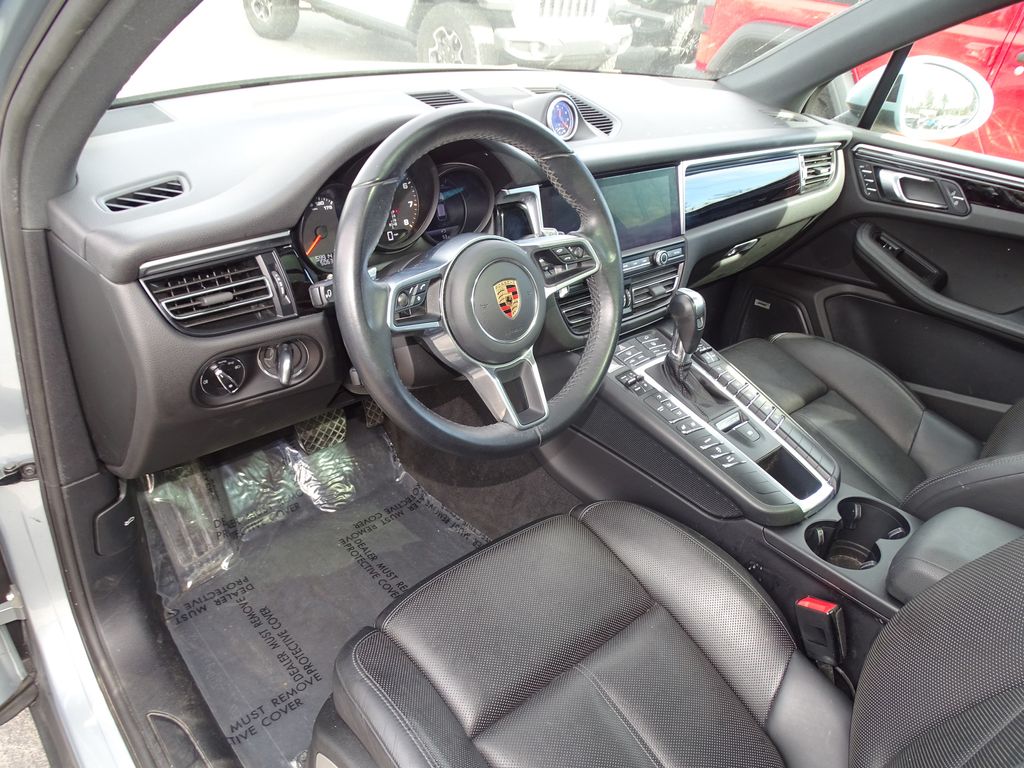 Vehicle image 17 of 30