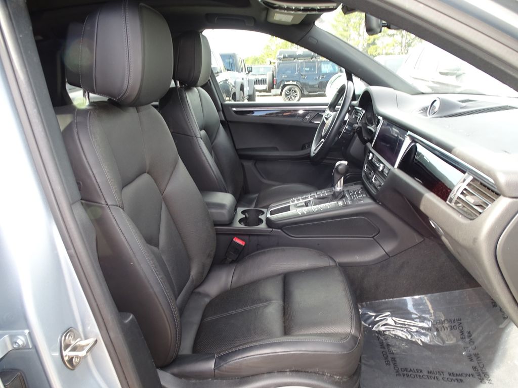Vehicle image 10 of 30