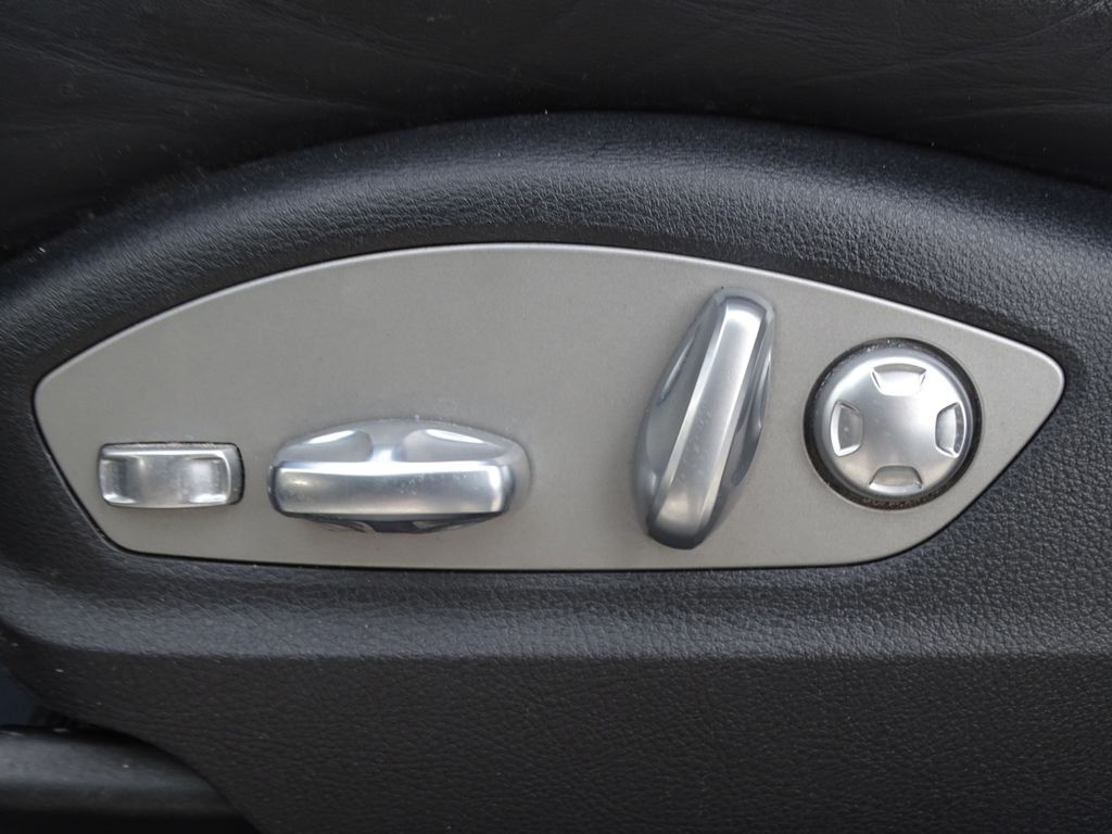 Vehicle image 14 of 30