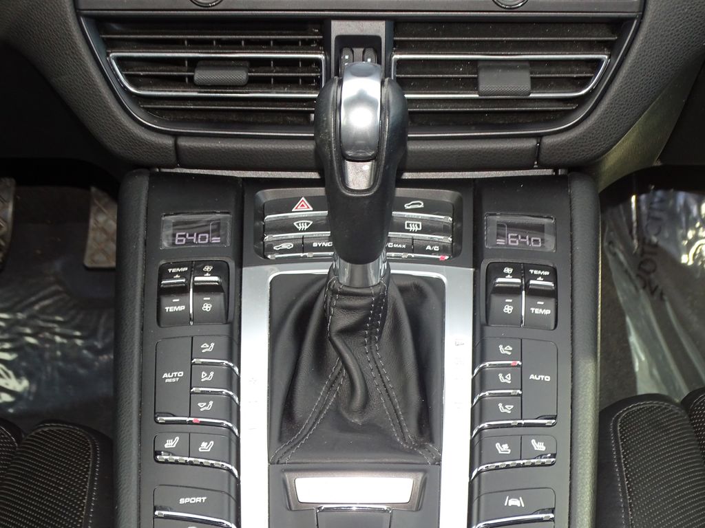 Vehicle image 24 of 30