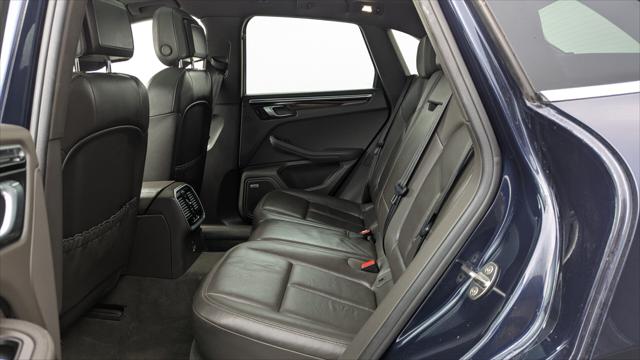 2019 Porsche Macan S Image 13 of 33