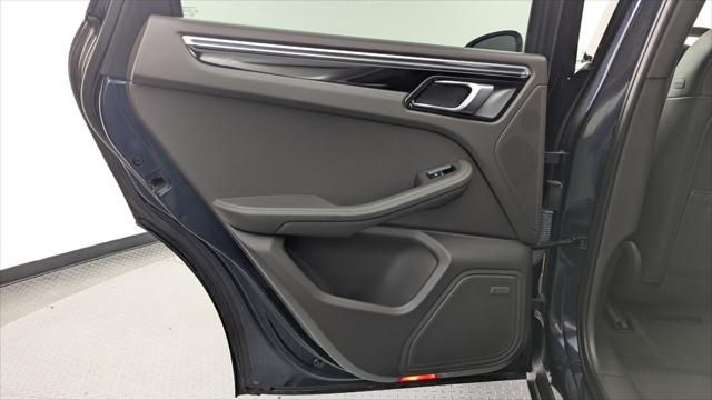 2019 Porsche Macan S Image 27 of 33