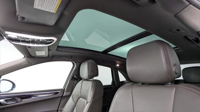 2019 Porsche Macan S Image 16 of 33