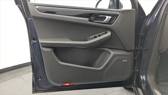 2019 Porsche Macan S Image 26 of 33