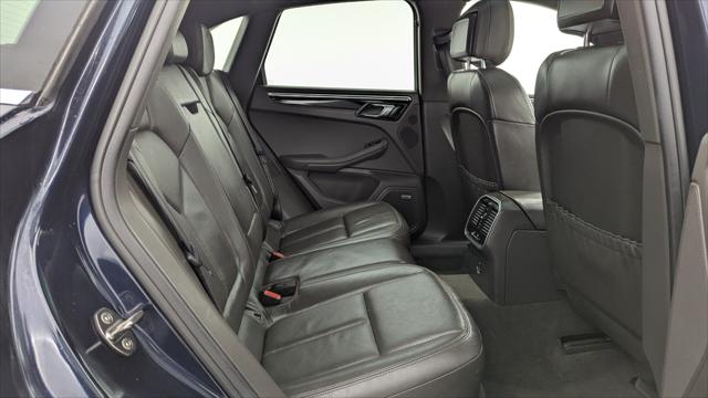 2019 Porsche Macan S Image 12 of 33