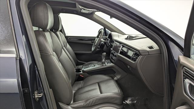 2019 Porsche Macan S Image 14 of 33