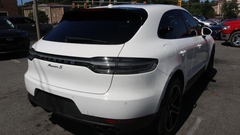 2019 Porsche Macan S Image 2 of 27