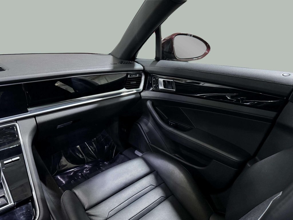 2019 Porsche Panamera 4 Image 16 of 31