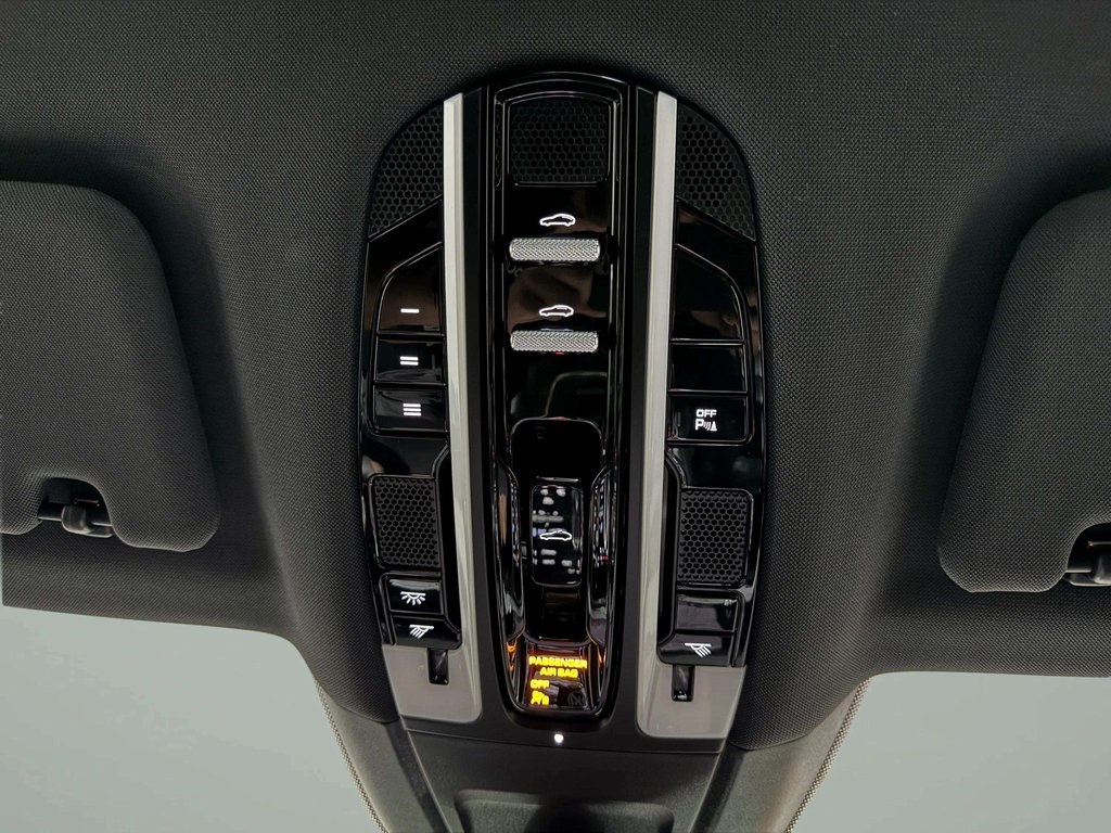 2019 Porsche Panamera 4 Image 24 of 31