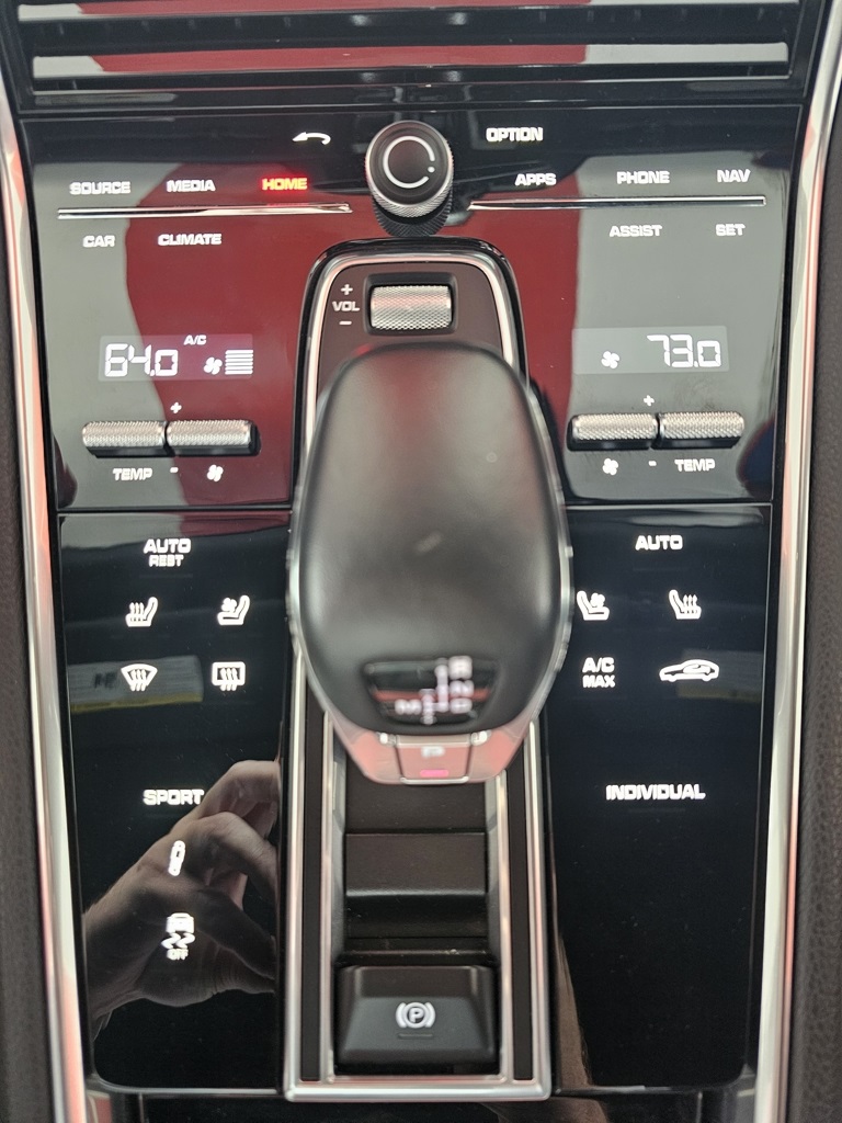 2019 Porsche Panamera 4 Image 28 of 31
