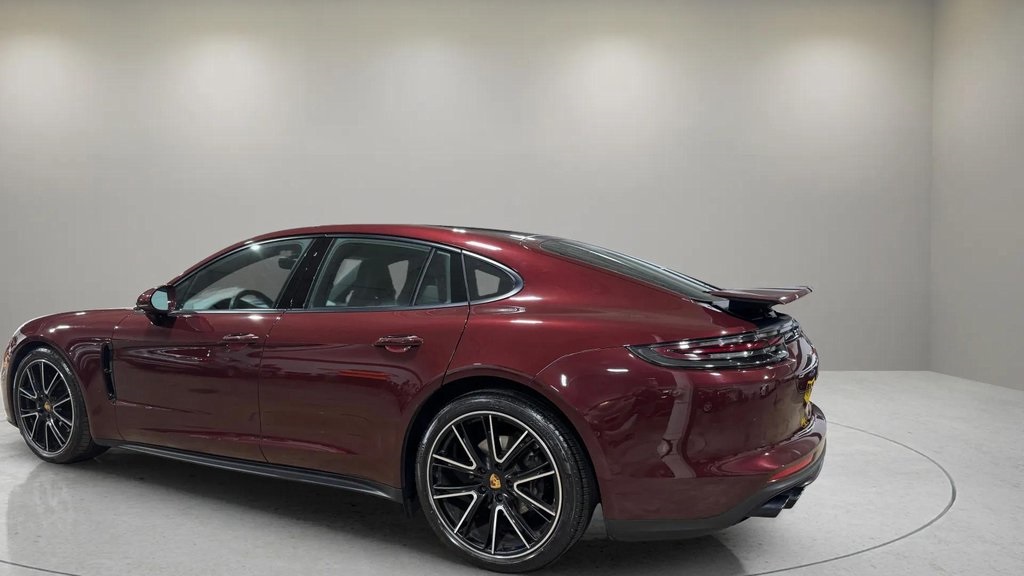 2019 Porsche Panamera 4 Image 7 of 31