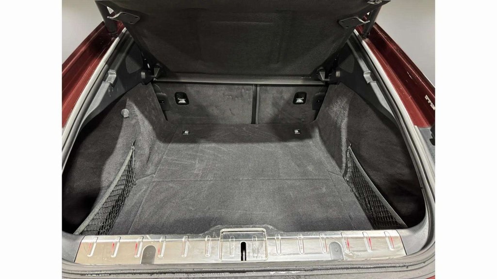 2019 Porsche Panamera 4 Image 10 of 31