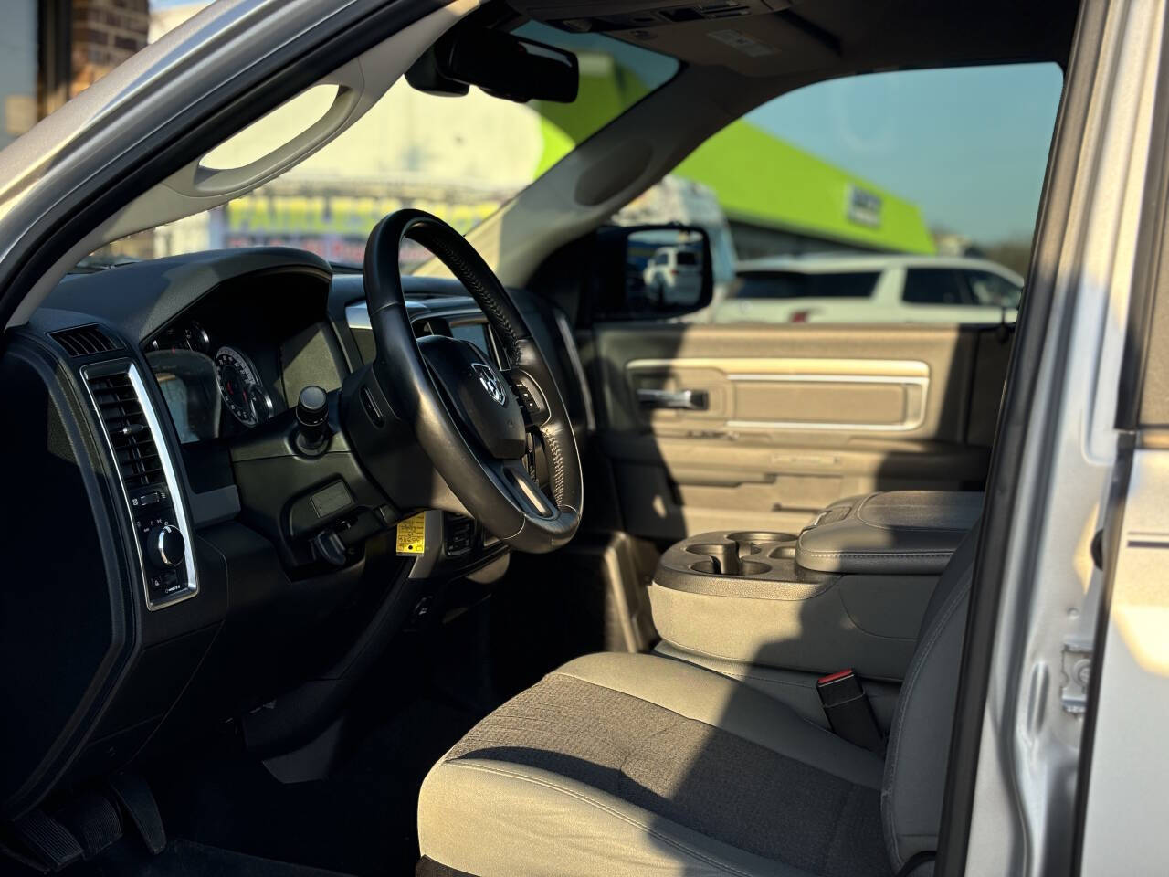 Vehicle image 12 of 29
