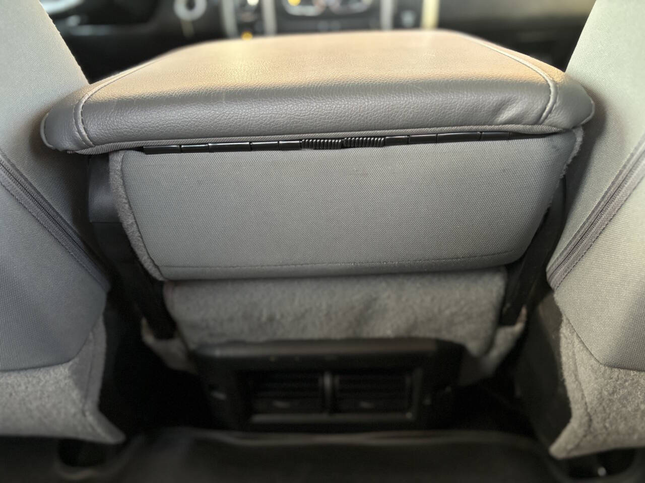 Vehicle image 18 of 29
