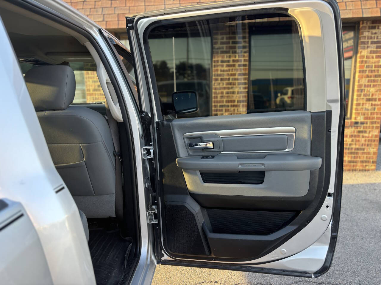Vehicle image 19 of 29