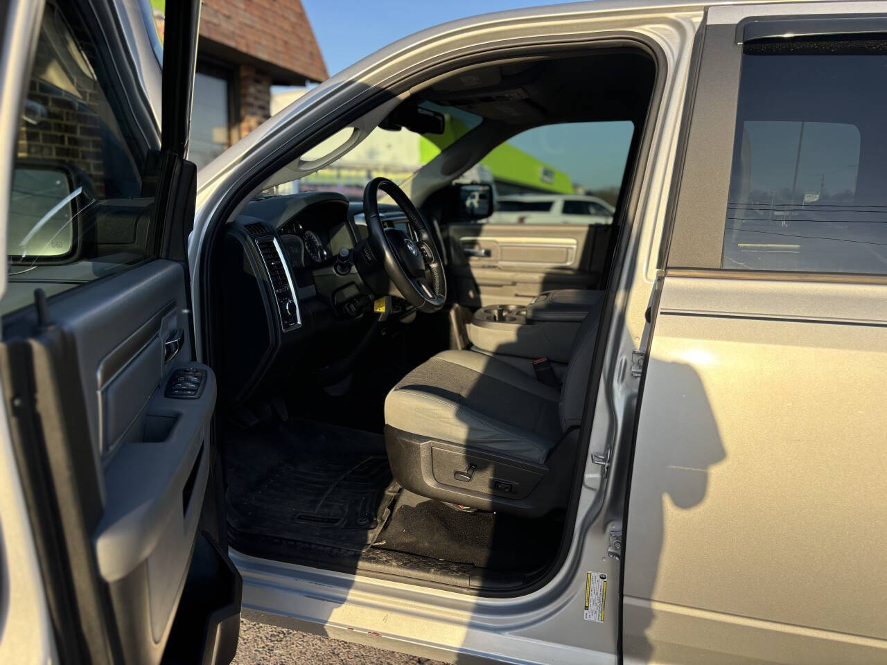 Vehicle image 11 of 29