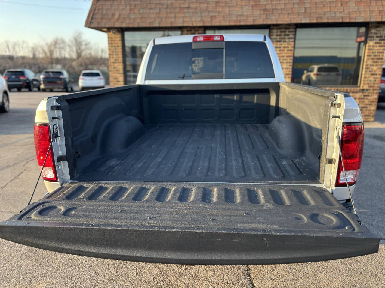 Vehicle image 27 of 29