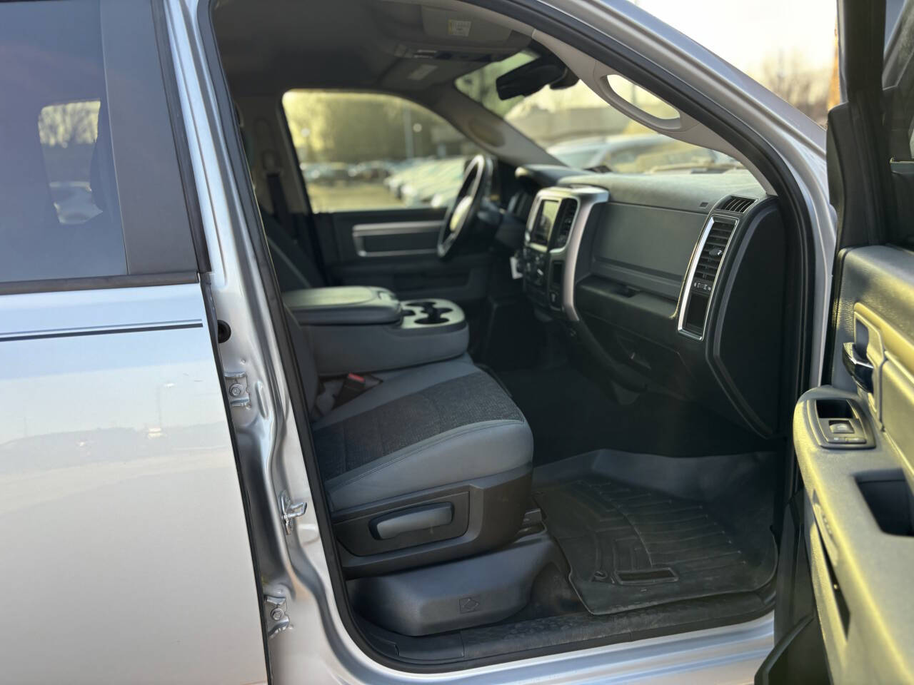 Vehicle image 22 of 29