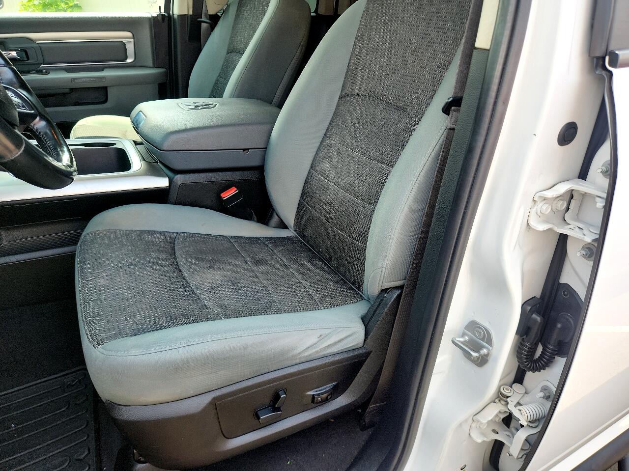 Vehicle image 10 of 26