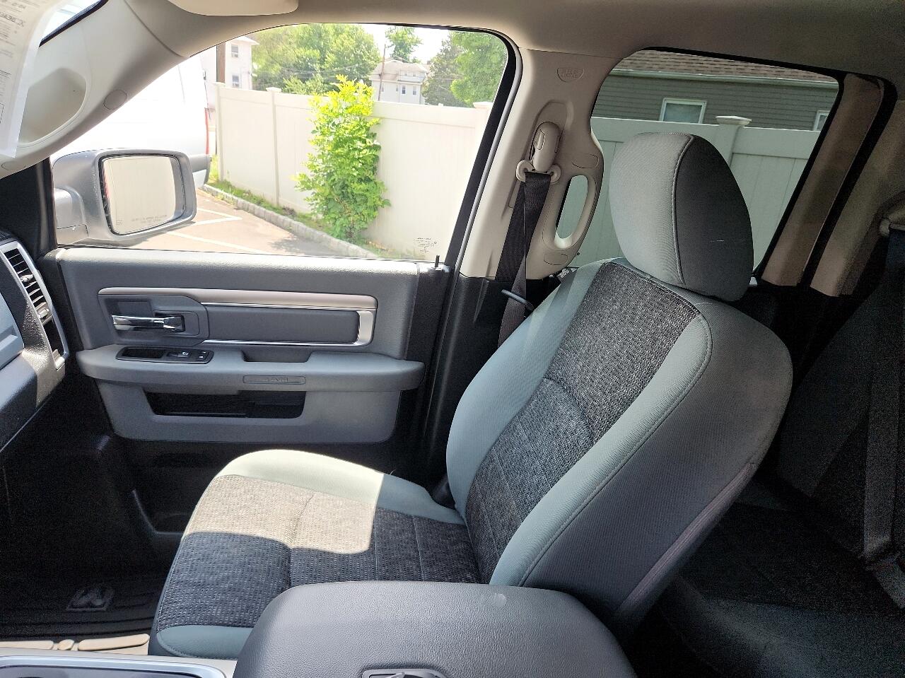 Vehicle image 11 of 26