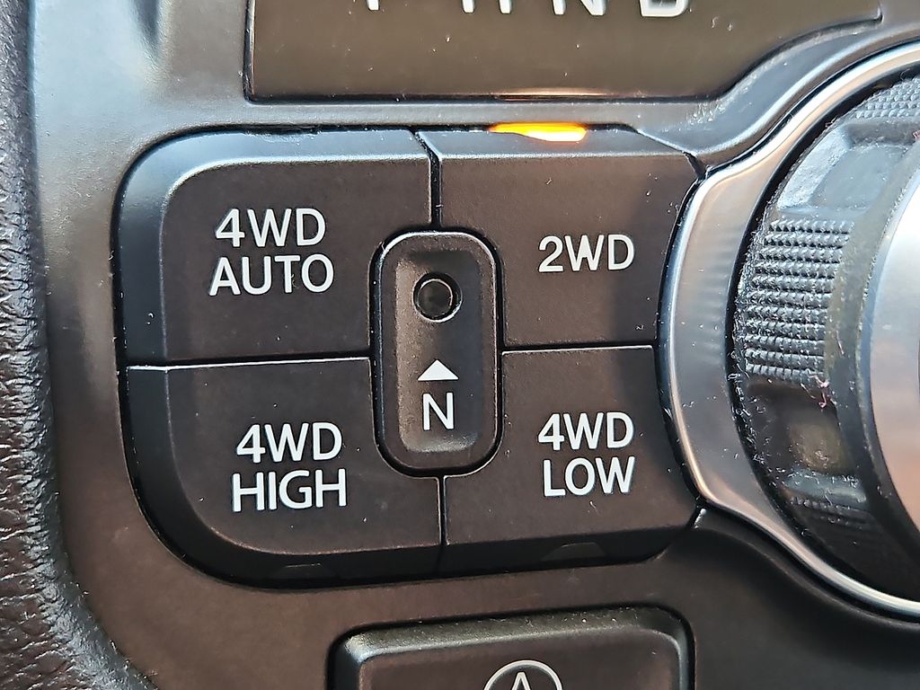 Vehicle image 25 of 30