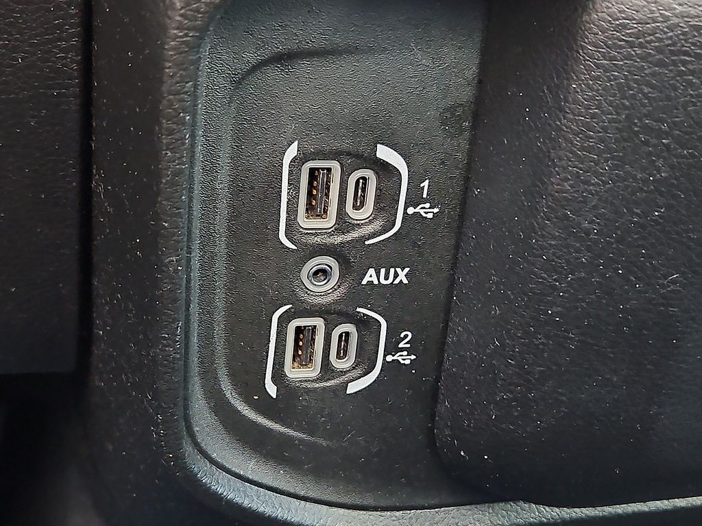Vehicle image 17 of 30