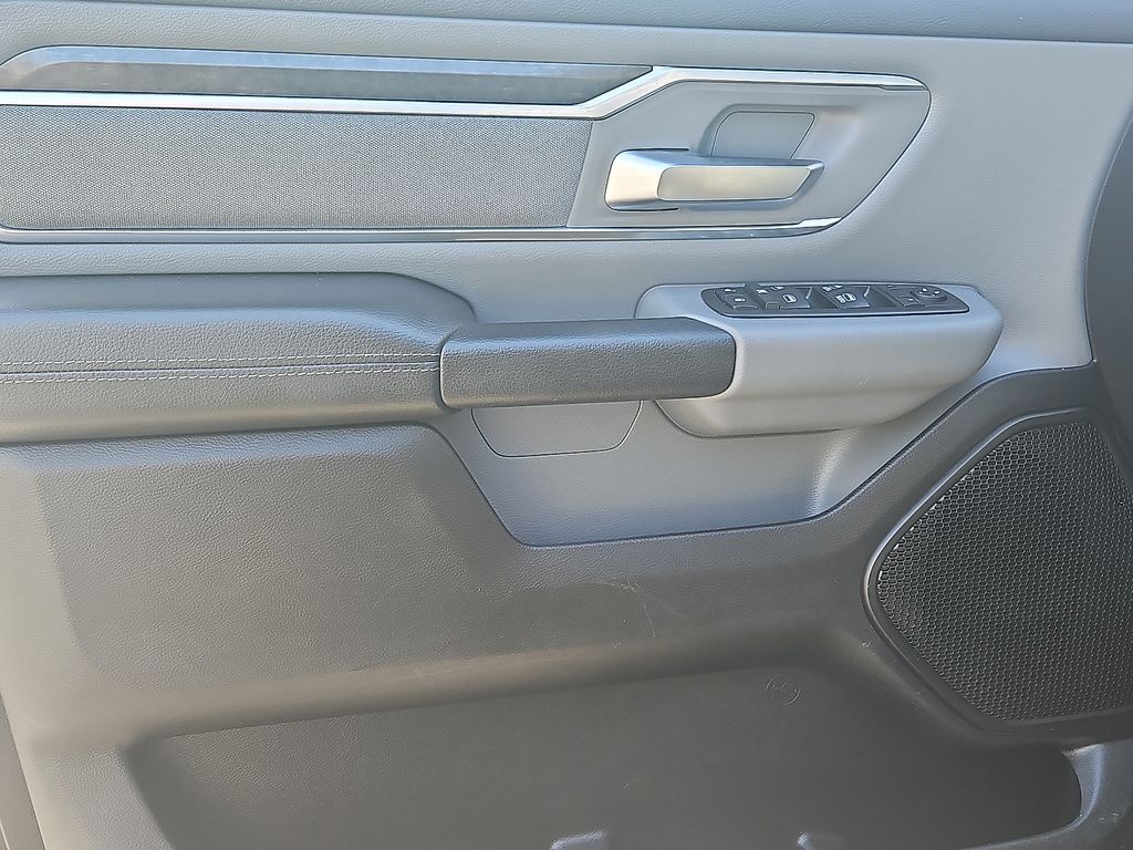 Vehicle image 15 of 30