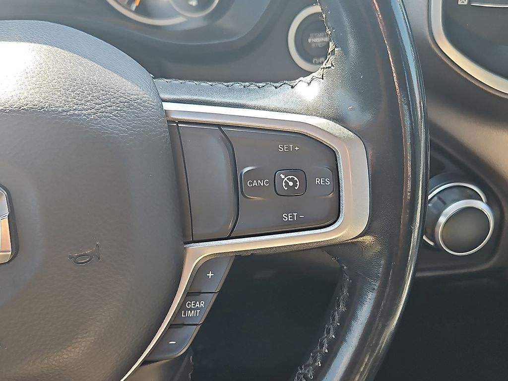 Vehicle image 26 of 30