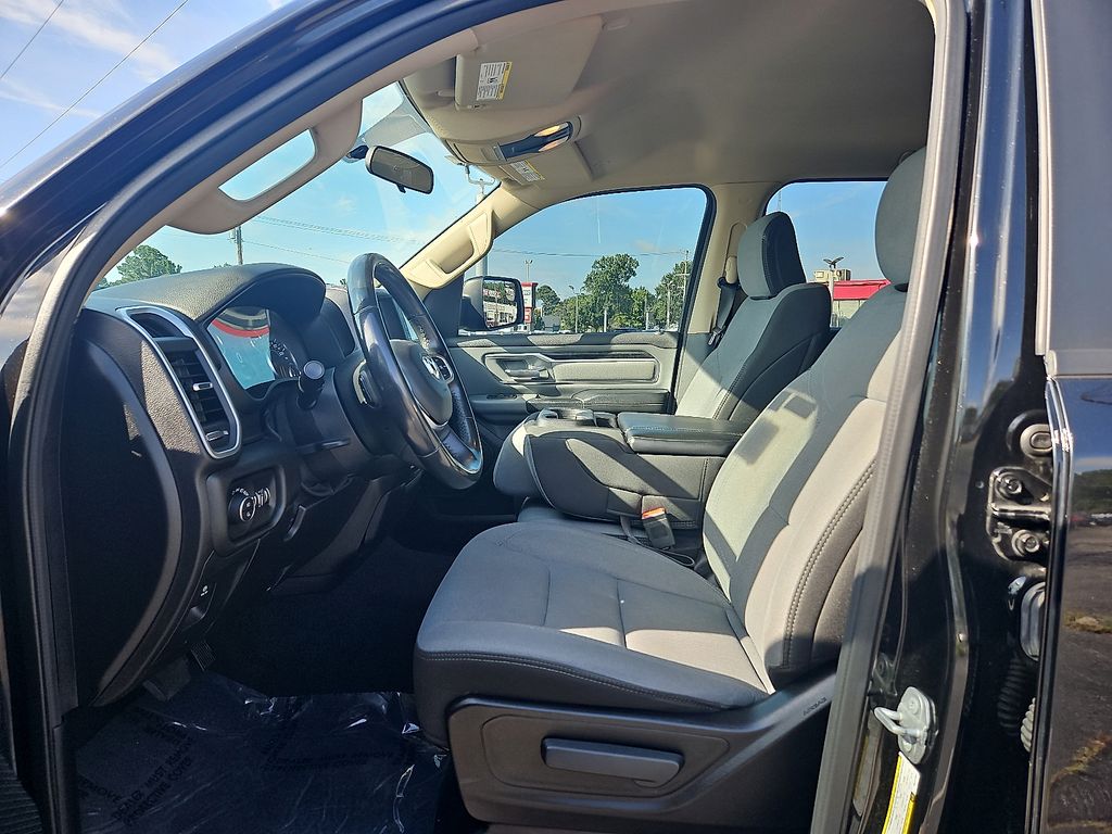 Vehicle image 23 of 30