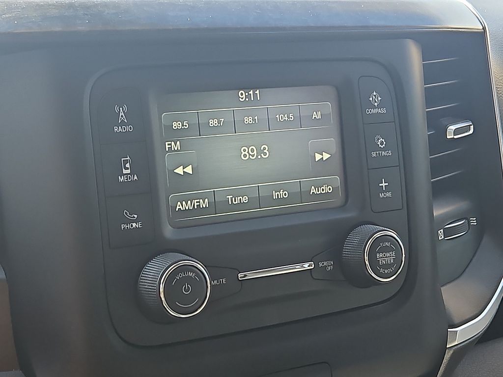 Vehicle image 14 of 30