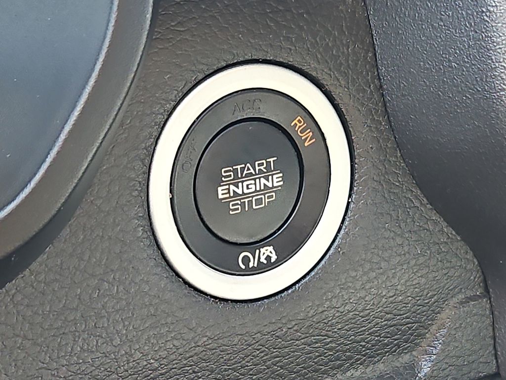 Vehicle image 28 of 30