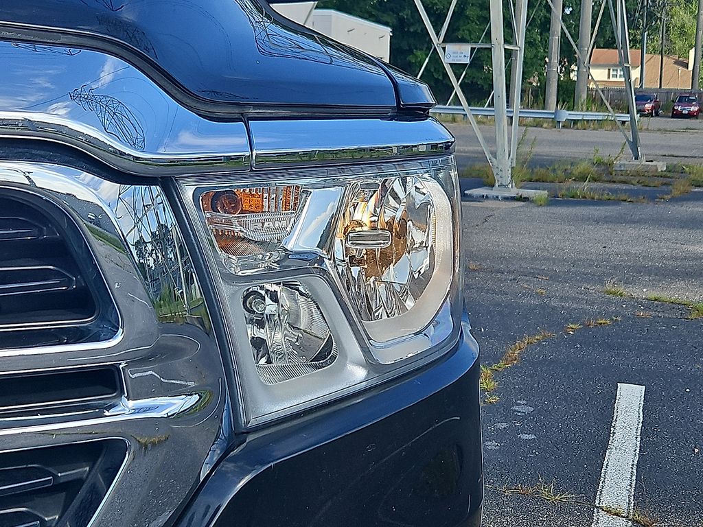 Vehicle image 21 of 30