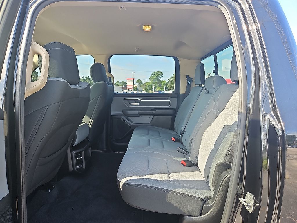 Vehicle image 11 of 30