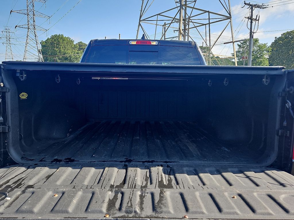 Vehicle image 10 of 30