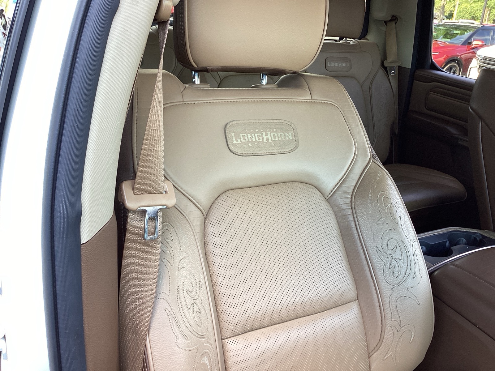 Vehicle image 17 of 27