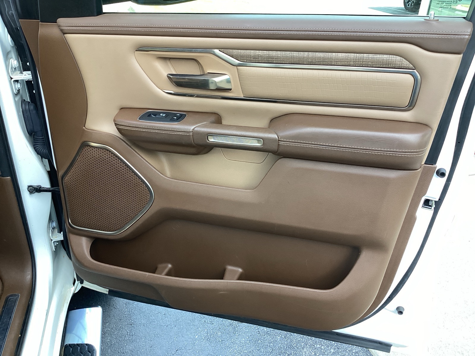 Vehicle image 26 of 27