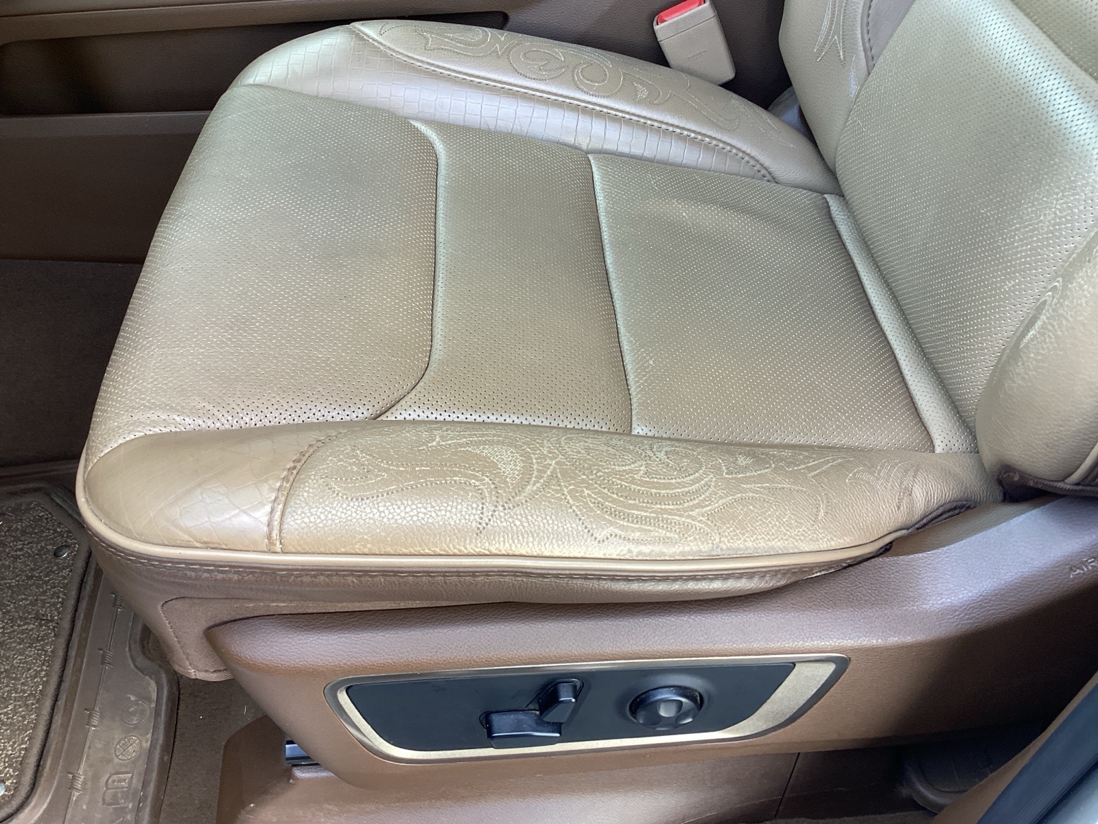 Vehicle image 24 of 27