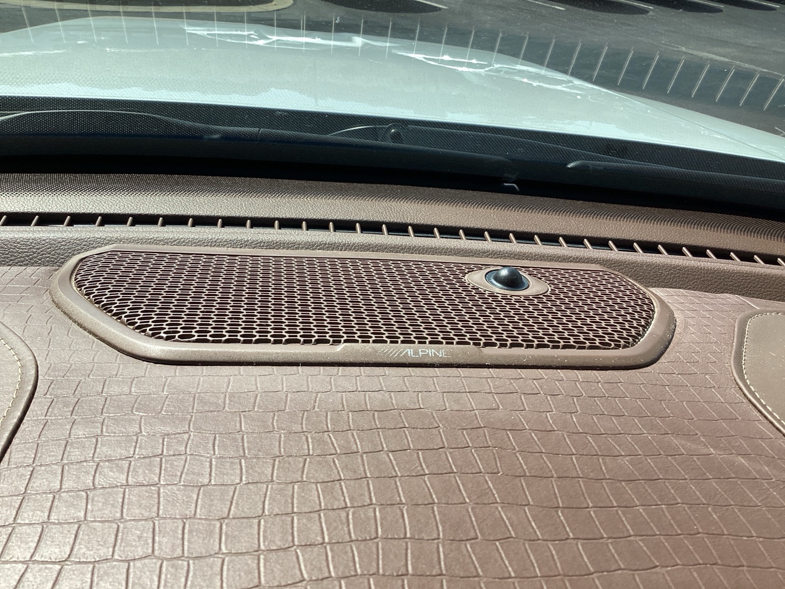 Vehicle image 10 of 27