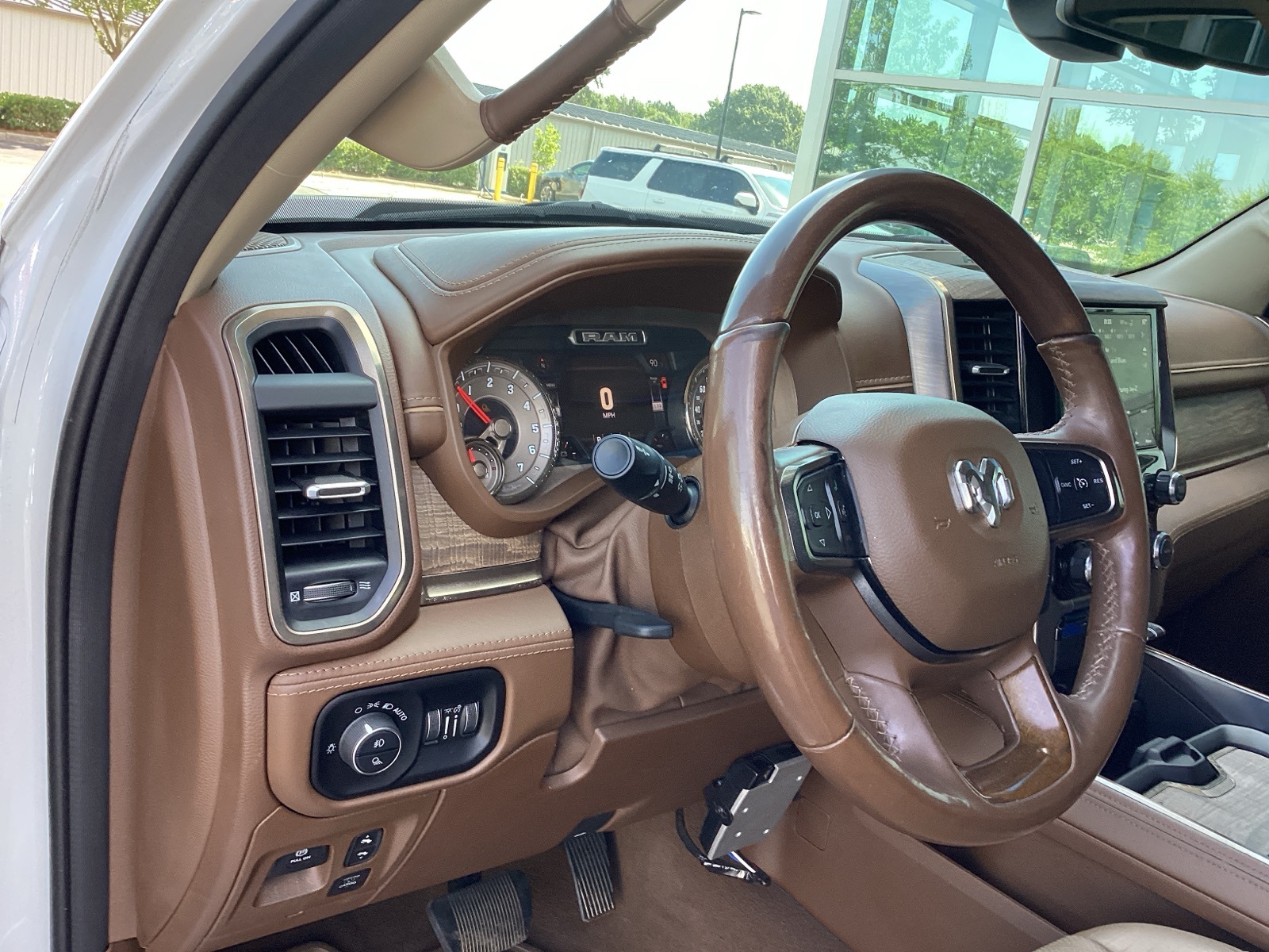 Vehicle image 18 of 27