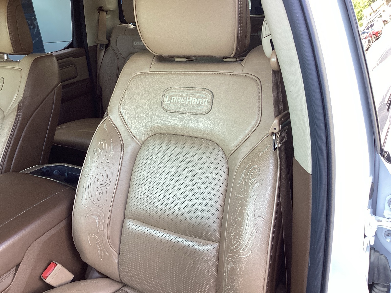 Vehicle image 16 of 27