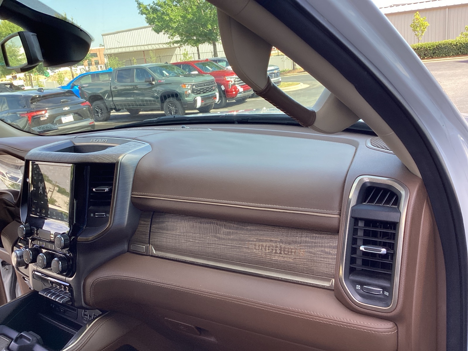 Vehicle image 19 of 27