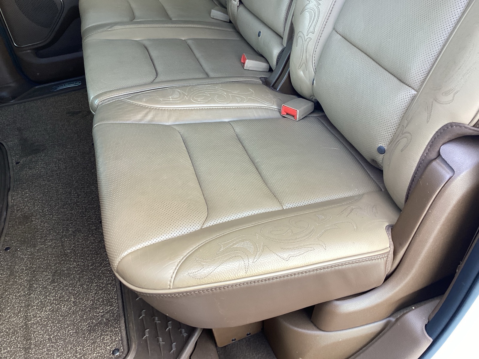 Vehicle image 14 of 27