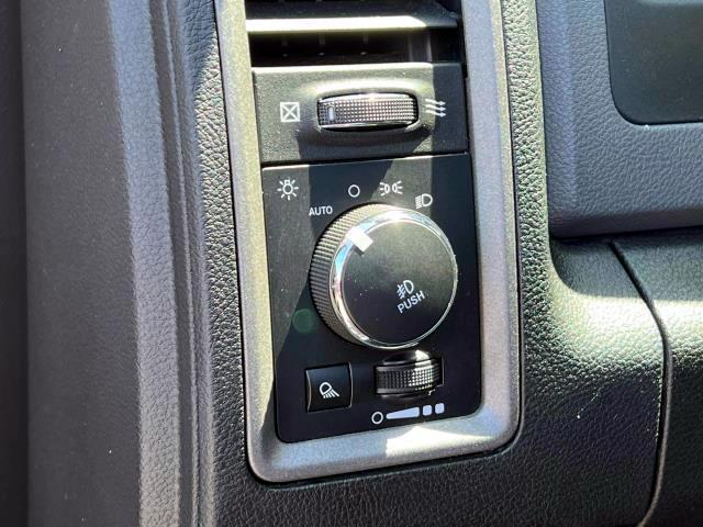 Vehicle image 18 of 30