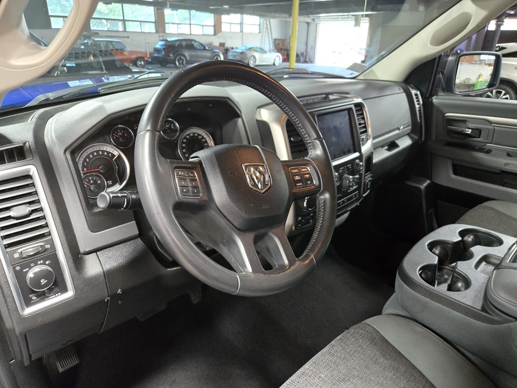 Vehicle image 27 of 63