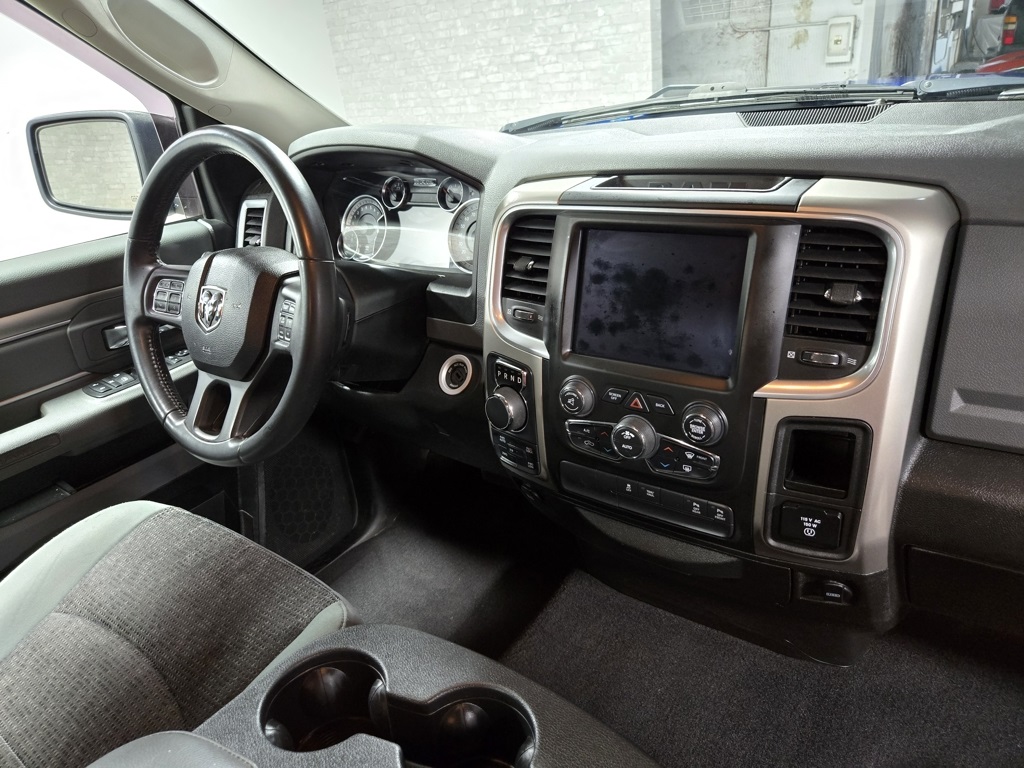 Vehicle image 30 of 63